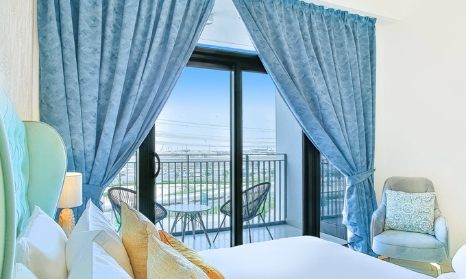 Dubai Apartment | 1B- Parkpoint- Tower D 104 by Bnb homes