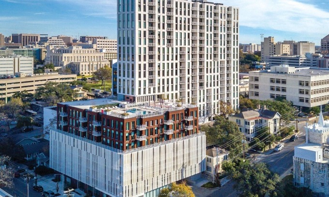 Civic District Resort | 1BD/Austin - Rooftop Pool & Firepit, BBQ!