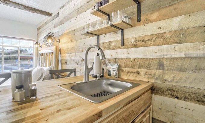 West Colorado Springs House | 1BD Suitenear Old Colorado City & Hiking!dogs Welcome!