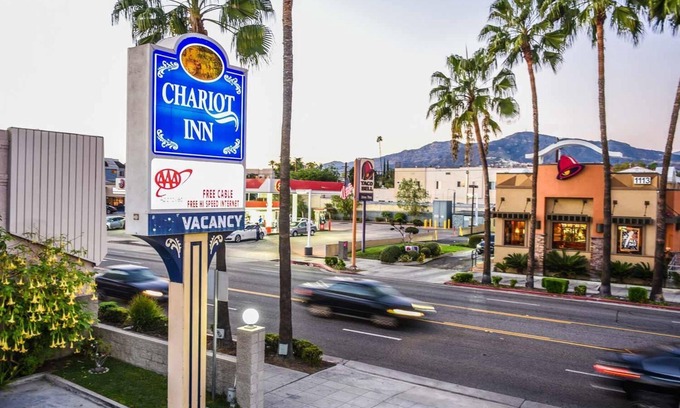 Glendale Hotel | 1KNS-1 King Non Smoking