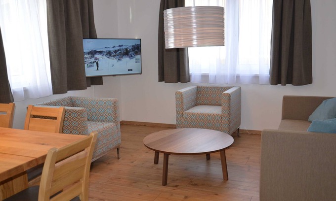 Russbach am Pass Gschuett Apartment | 1st south (upper floor south) - house van der Leij