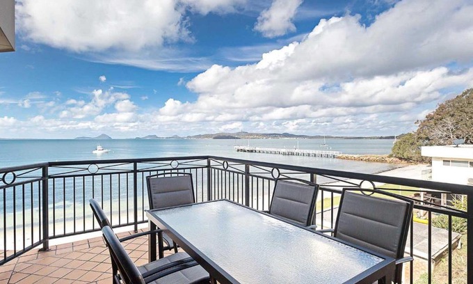 Soldiers Point House | 2 137 Soldiers Point Road luxury unit on the waterfront with aircon and free unlimited WiFi