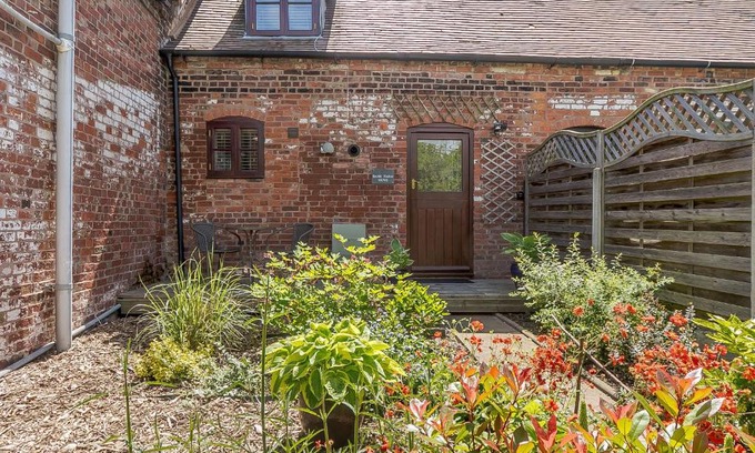 Shrewsbury House | 2 Bank Farm Mews
