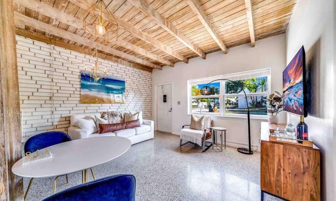Del-Ida Park Historic District House | 2 BD Delray Beach Cottage walk to The Ave & beach