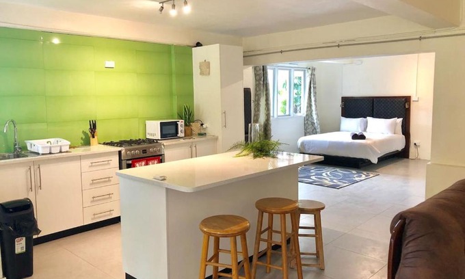 Suva Apartment | 2 Bed Apartment with Pool - Williamson House