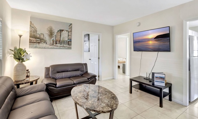 Delray Beach Cottage | 2 bed Cottage in Delray Beach walk to Atlantic, pets welcome, free parking