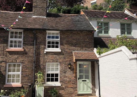 Bridgnorth House | 2 Bed Cottage - Sleeps 4 - Parking - Wifi