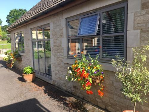 Mangotsfield House | 2 Bed in Cheltenham 49336