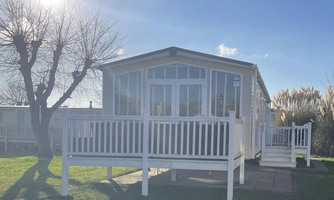 Great Yarmouth Cabin | 2 Bed-Sleeps 6-Free Parking-Pet Friendly