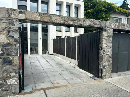 Ballsbridge House | 2-Bed Townhouse with Garden and Private Parking in D04