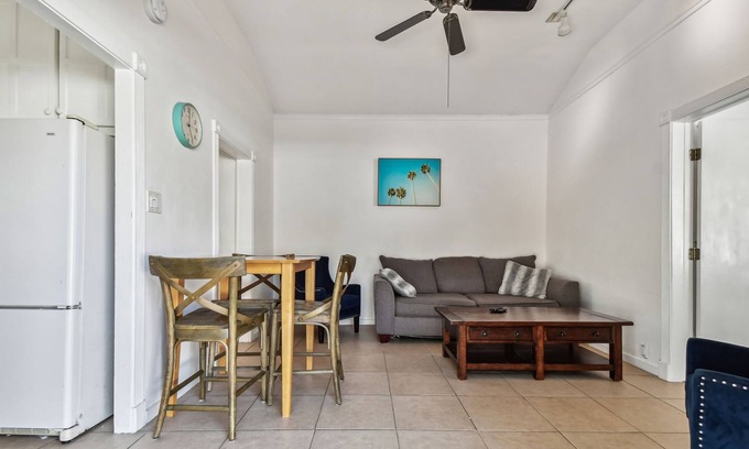 Pass-a-Grille Villa | 2 bed Villa in Relaxing Pass-A-Grille. Half a Block from the Beach