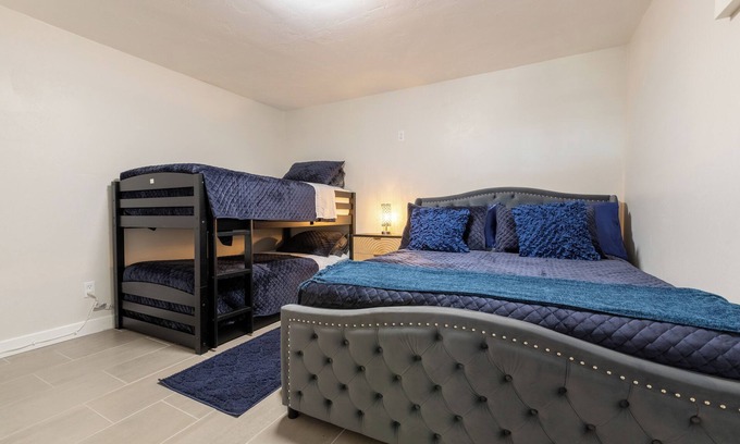 El Paso Apartment | 2-bedroom-5 Points Central El Paso apartment walk to bars & restaurants