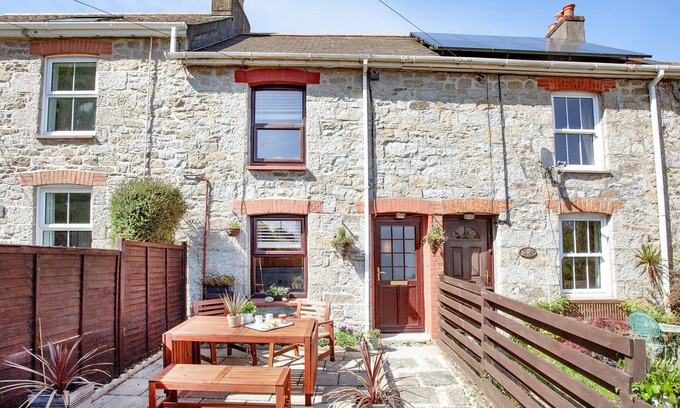 Penryn Cottage | 2 bedroom accommodation in Mabe, near Penryn