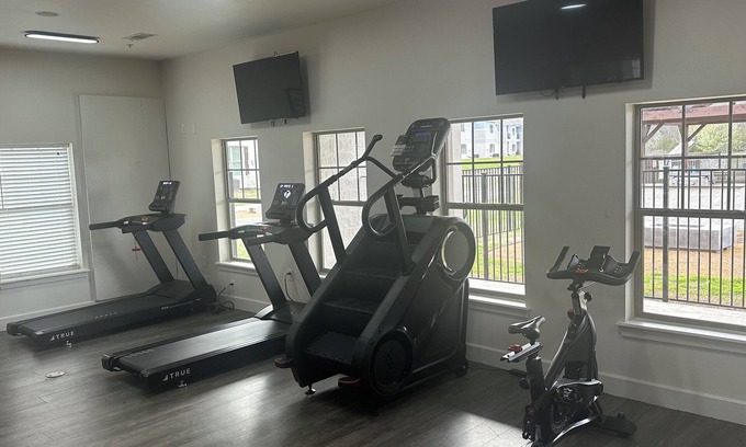 Denton Apartment | 2-bedroom apartment in cool Denton with fitness room, WiFi, AC