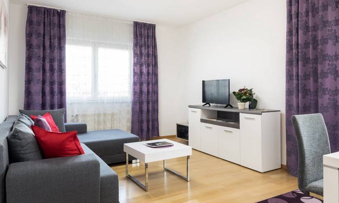 Zagreb Apartment | 2 bedroom Apt. in the Business Zone- FREE PARKING