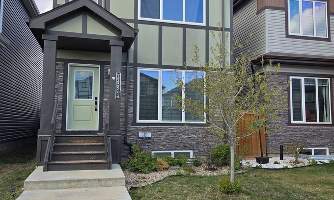 Edmonton House | 2-bedroom Basement suite in seren Rosenthal West Edmonton