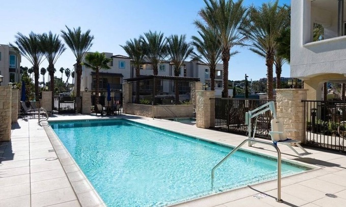 Del Obispo Condo | 2 Bedroom Condo 460682 by Houzlet