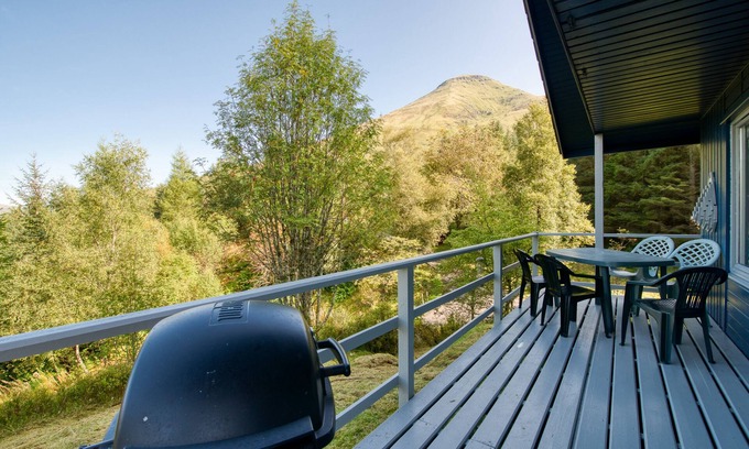 Crianlarich Cabin | 2 bedroom lodge with stunning loch, mountain views