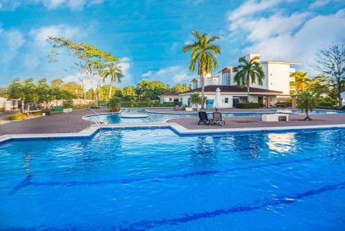 Bejuco Apartment | 2 Bedroom Oceanfront Condo with Wi-Fi, AC and Pool