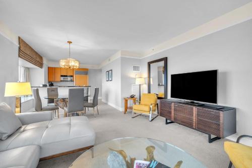 Brickell Apartment | 2 Bedroom OR King Studio Suites Four Seasons Hotel Miami Free Wi-Fi & Free Parking