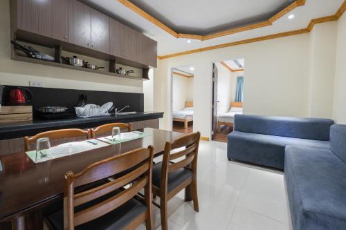 Baguio Apartment | 2 Bedroom Unit with Breakfast for 2 Pax