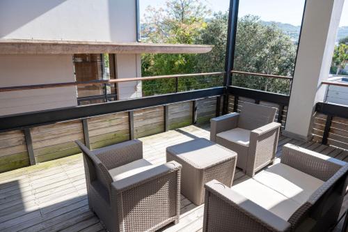 Knysna Central Apartment | 2 BR Apartment 113 The Gallery at the Rex Hotel