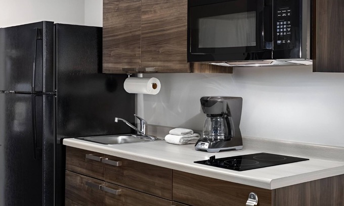 Westgate Hotel | 2 Convenient Rooms w/ Kitchen & Outdoor Grill Close to Shopping & Coffee Shops