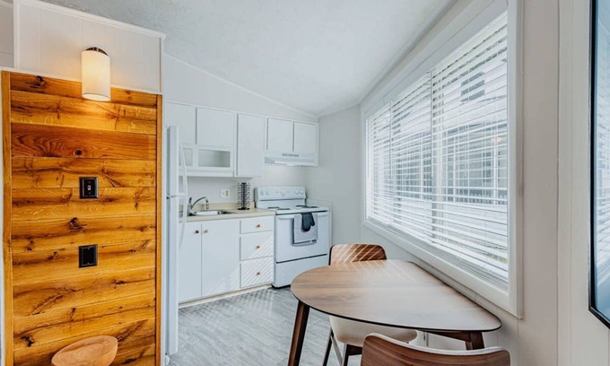 West End House | 2 Elegant Properties Family Golfers Fenced