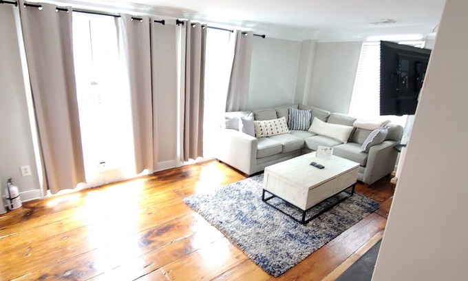 Historic Hill Apartment | 2-level 4 Bed Near Downtown