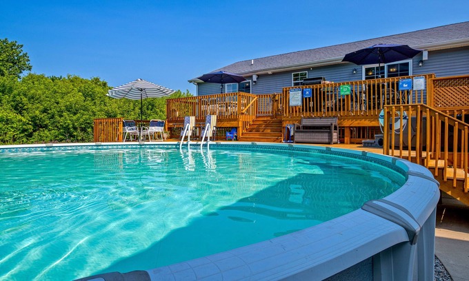 Dorr House | ★2-Level Deck: Huge Pool/Hot Tub Game Room/Billiards Fire Pit & more!