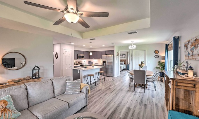 San Patricio County House | 2 Mi to Boating: 'RR Sea House' in Aransas Pass!