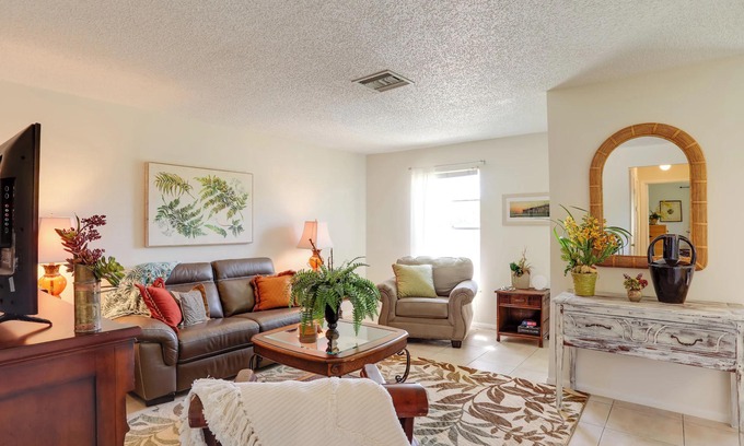 Hobe Sound Apartment | 2 Mi to Hobe Sound Beach: Townhome w/Lanai