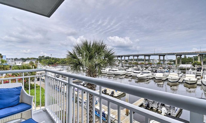 North Myrtle Beach Apartment | 2 Mi to Ocean Waterfront Resort Condo in NMB!