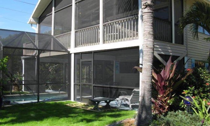 Sanibel House | 2 Minute Stroll To The Beach From The 'Beach House'