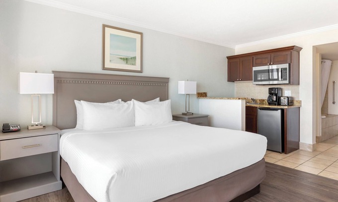 Northeast Virginia Beach Resort | 2 Oceanfront Units with Rooftop Pool, Private Balconies & Stunning Views