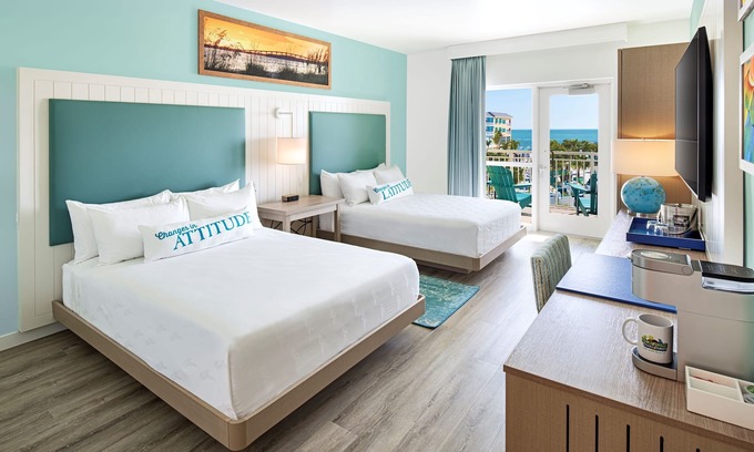 Fort Myers Beach Resort | 2 Oceanview Resort Stays w/Live Entertainment & Bar - Parking