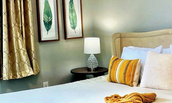 Central Northside House | 2 Private Parking Spaces-23 Min Walk to Acrisure+3BR/3 Baths