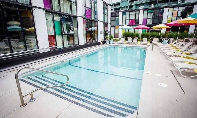 West Fens Hotel | 2 Retro-vibe Units w/Pool View Close to New England Aquarium! Parking, Pool!