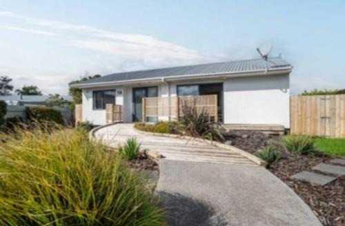 Papamoa Beach House | 2 rooms for Maximum 3 People