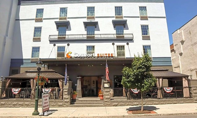 Carlisle Hotel | 2-Star Hotel ∙ Comfort Suites Downtown Carlisle