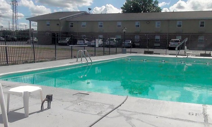 Amherst Hotel | 2-Star Hotel ∙ Days Inn by Wyndham Amherst