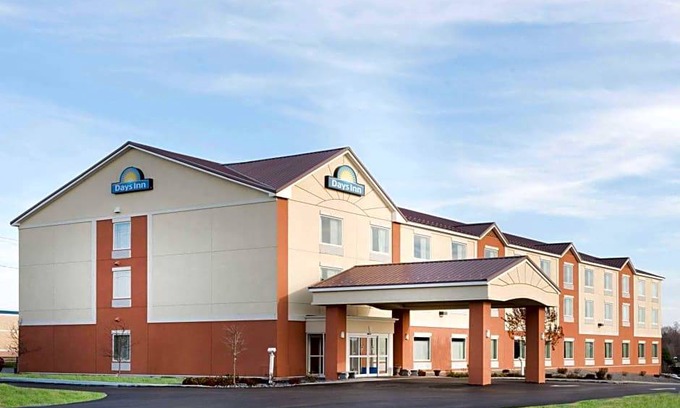 Evans Mills Hotel | 2-Star Hotel ∙ Days Inn by Wyndham Evans Mills/Fort Drum