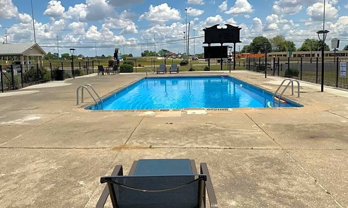 Wauseon Hotel | 2-Star Hotel ∙ Days Inn by Wyndham Wauseon