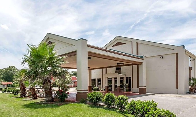 Rayne Hotel | 2-Star Hotel ∙ Days Inn by Wyndham Rayne