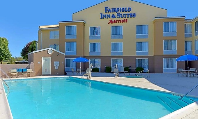Georgetown Hotel | 2-Star Hotel ∙ Fairfield Inn & Suites by Marriott Lexington Georgetown/College Inn
