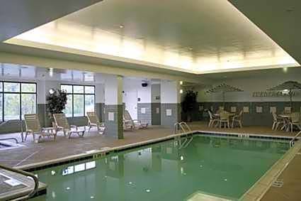 Cambridge Hotel | 2-Star Hotel ∙ Hampton Inn Cambridge