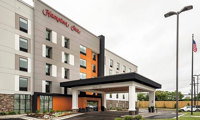 Baltimore Hotel | 2-Star Hotel ∙ Hampton Inn Baltimore Bayview Campus