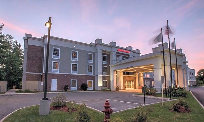 Lenox Hotel | 2-Star Hotel ∙ Hampton Inn & Suites Berkshires-Lenox