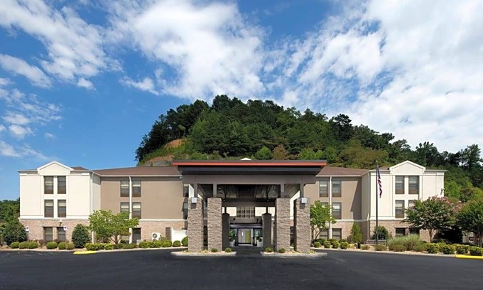 Middlesboro Hotel | 2-Star Hotel ∙ Holiday Inn Express Middlesboro, an IHG Hotel