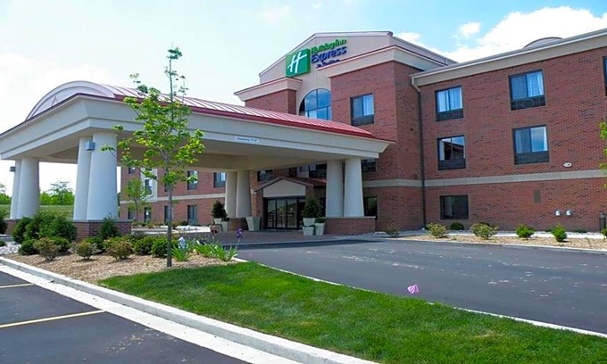 Dimondale Hotel | 2-Star Hotel ∙ Holiday Inn Express Hotel & Suites Lansing-Dimondale, an IHG Hotel